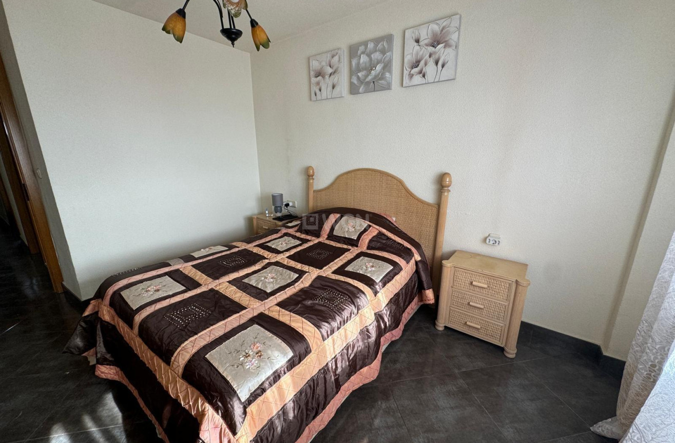 Odsprzedaż - Mieszkanie w bloku - Torrevieja - Playa del Cura