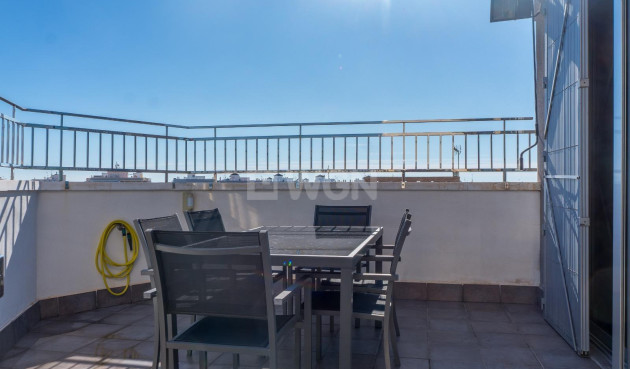 Odsprzedaż - Mieszkanie w bloku - Torrevieja - Estacion De Autobuses