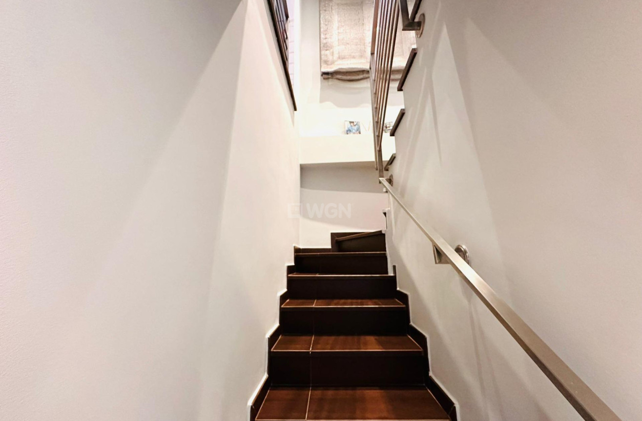 Odsprzedaż - Mieszkanie w bloku - Torrevieja - Estacion De Autobuses