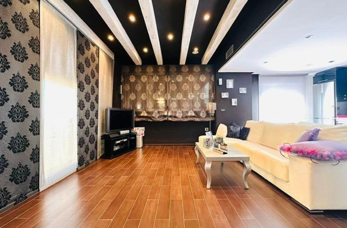 Odsprzedaż - Mieszkanie w bloku - Torrevieja - Estacion De Autobuses