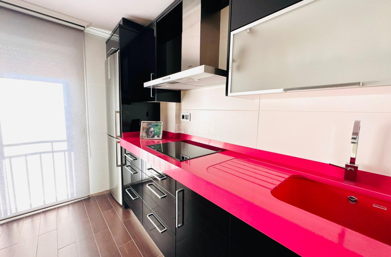 Odsprzedaż - Mieszkanie w bloku - Torrevieja - Estacion De Autobuses