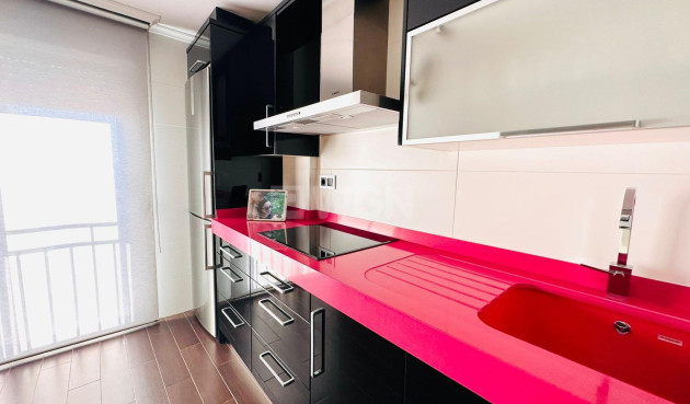 Odsprzedaż - Mieszkanie w bloku - Torrevieja - Estacion De Autobuses