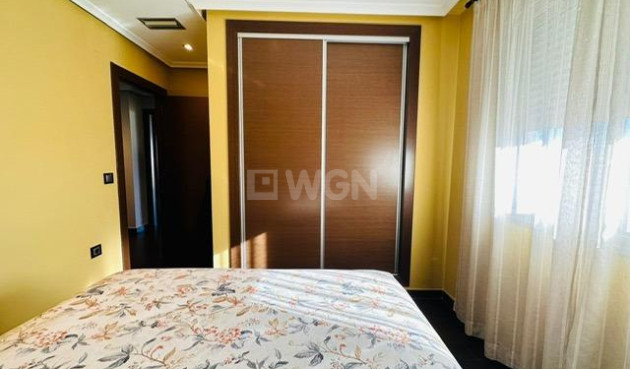 Odsprzedaż - Mieszkanie w bloku - Torrevieja - Estacion De Autobuses