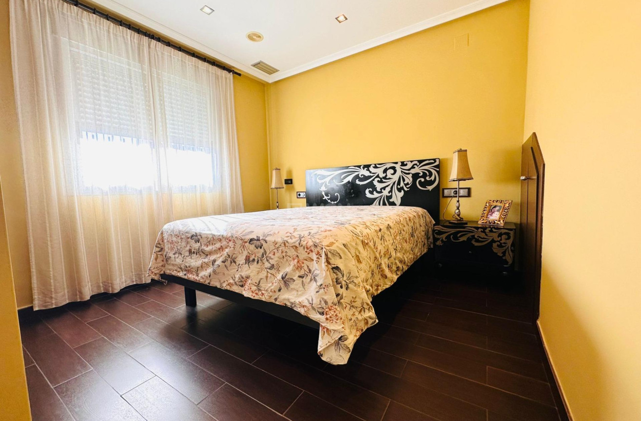 Odsprzedaż - Mieszkanie w bloku - Torrevieja - Estacion De Autobuses