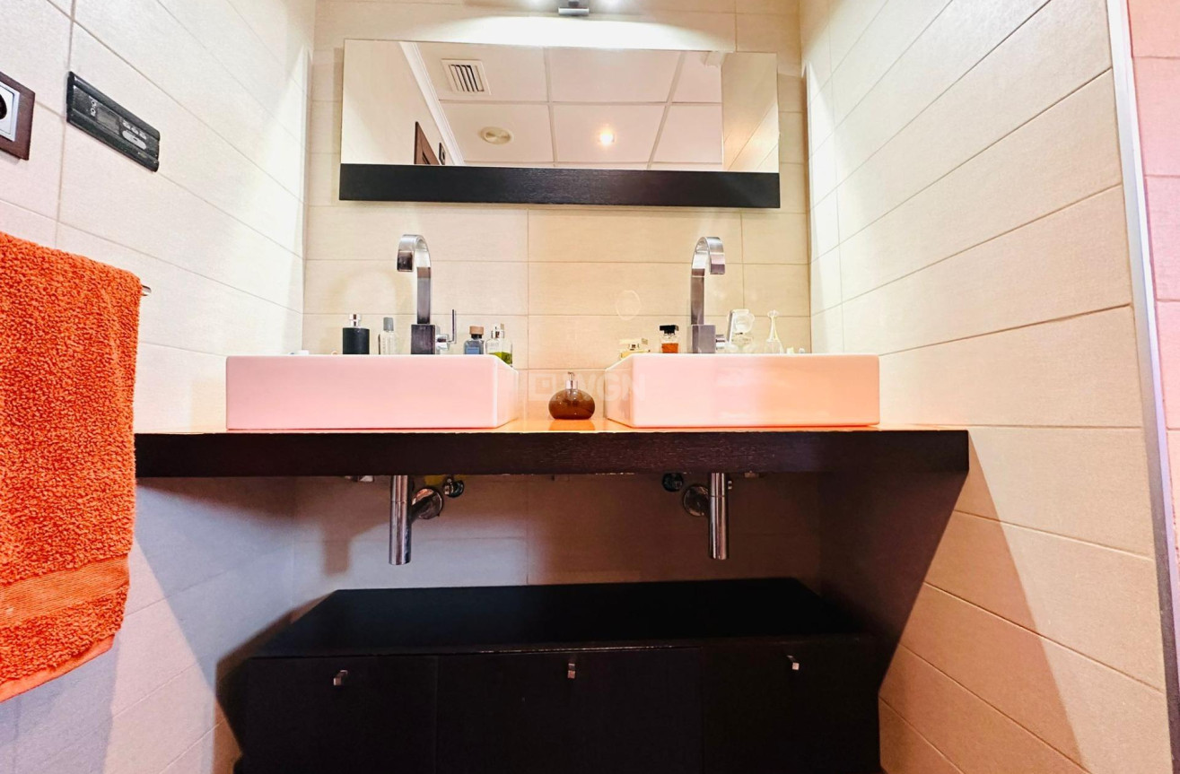 Odsprzedaż - Mieszkanie w bloku - Torrevieja - Estacion De Autobuses