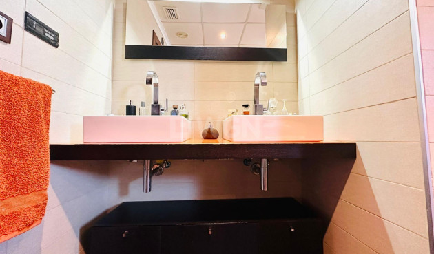 Odsprzedaż - Mieszkanie w bloku - Torrevieja - Estacion De Autobuses