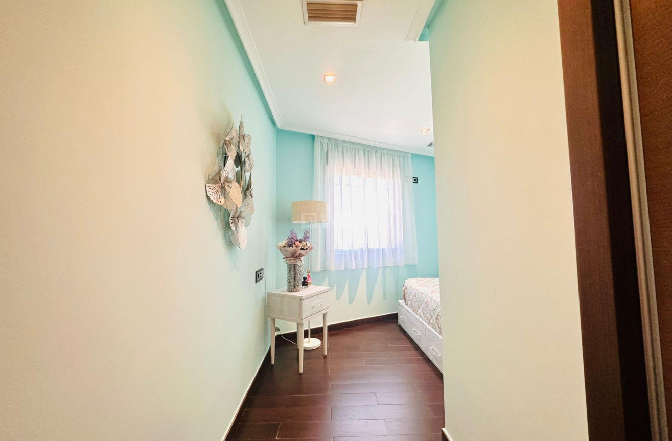 Odsprzedaż - Mieszkanie w bloku - Torrevieja - Estacion De Autobuses