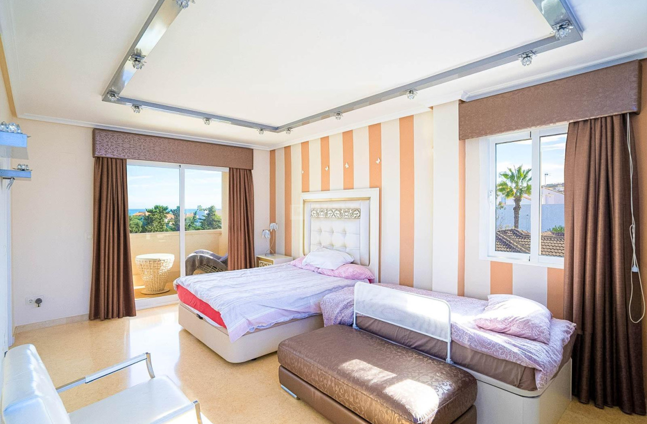 Odsprzedaż - Villa - Torrevieja - Torre La Mata