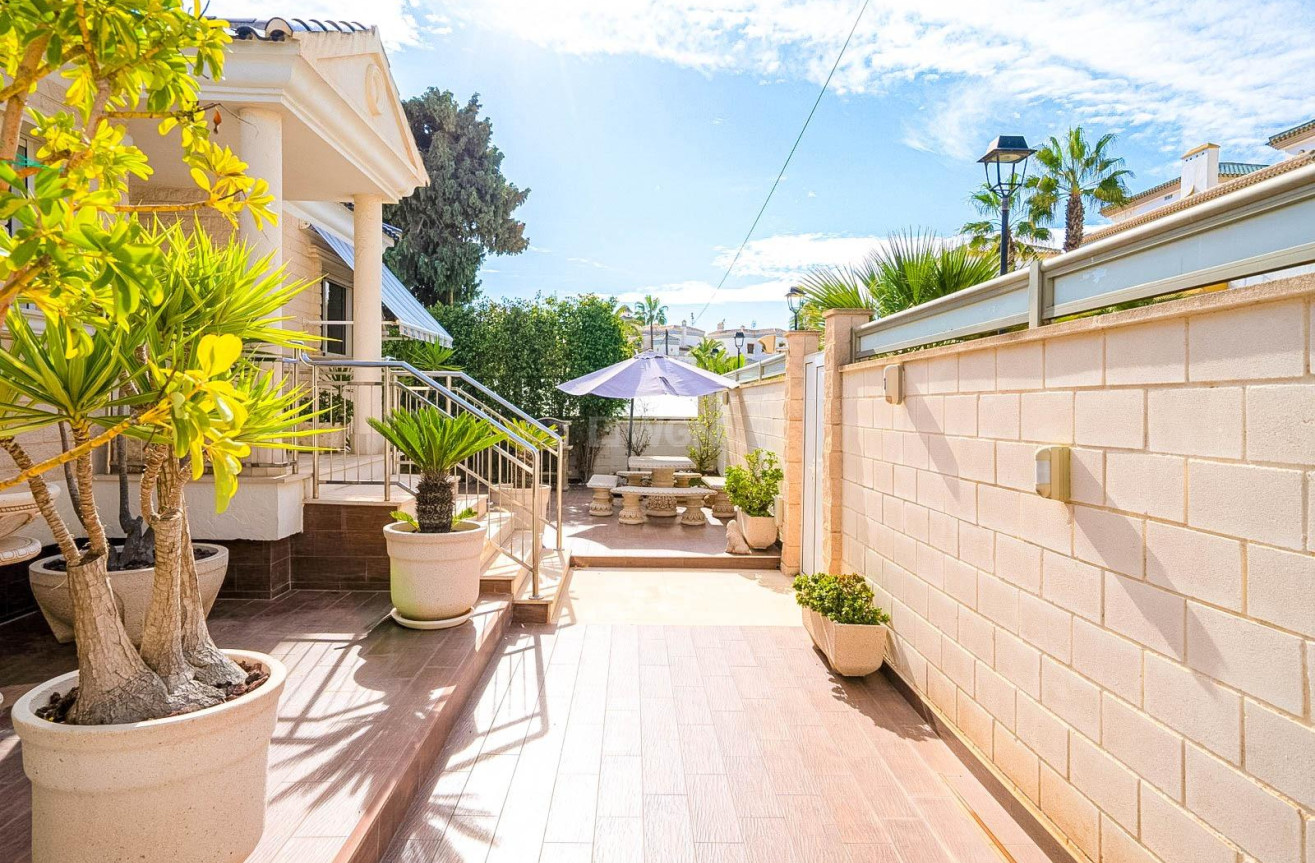 Odsprzedaż - Villa - Torrevieja - Torre La Mata