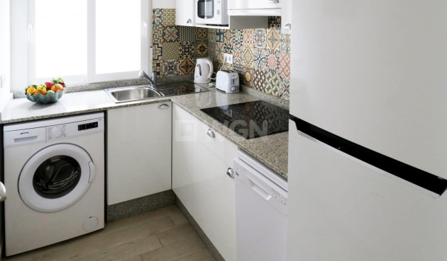 Odsprzedaż - Mieszkanie w bloku - Guardamar del Segura - Guardamar Playa