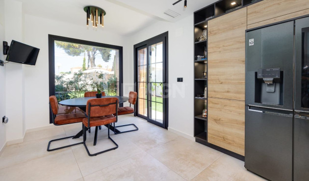 Odsprzedaż - Villa - Torrevieja - Costa Blanca