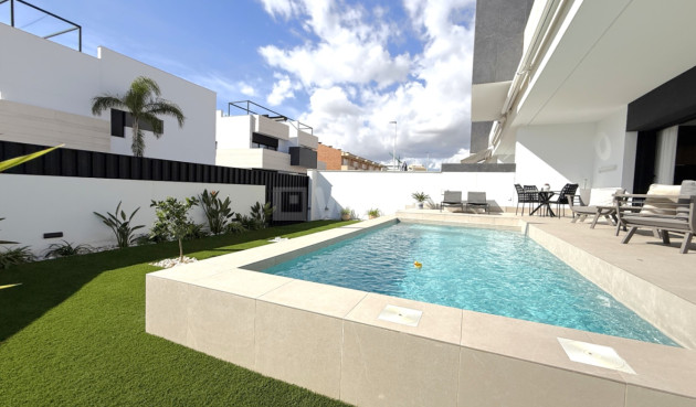 Odsprzedaż - Bungalow - Pilar de la Horadada - Costa Blanca