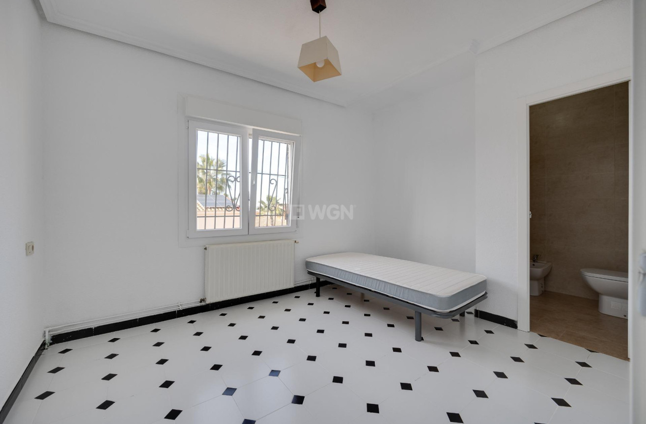 Odsprzedaż - Villa - Torrevieja - La Siesta - El Salado - Torreta