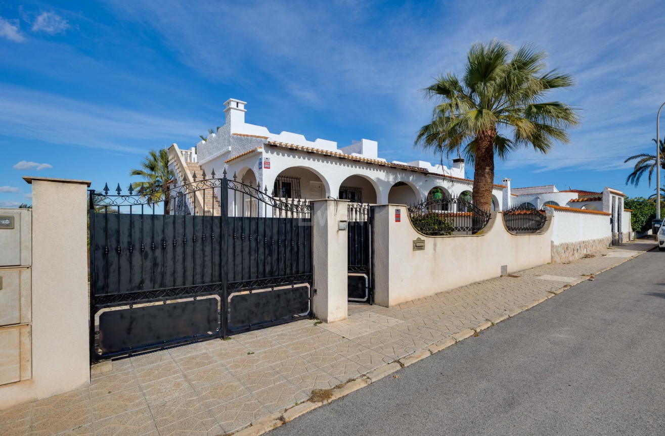 Odsprzedaż - Villa - Torrevieja - La Siesta - El Salado - Torreta