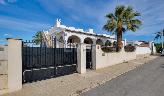 Odsprzedaż - Villa - Torrevieja - La Siesta - El Salado - Torreta