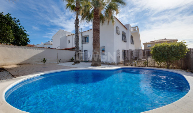 Odsprzedaż - Villa - Torrevieja - La Siesta - El Salado - Torreta