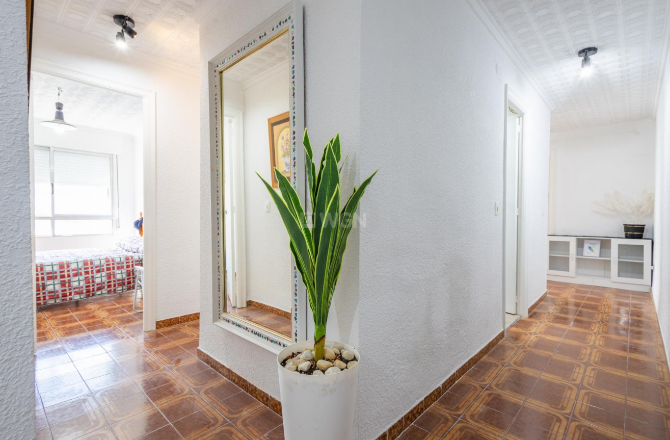 Resale - Apartment / flat - Torrevieja - Costa Blanca