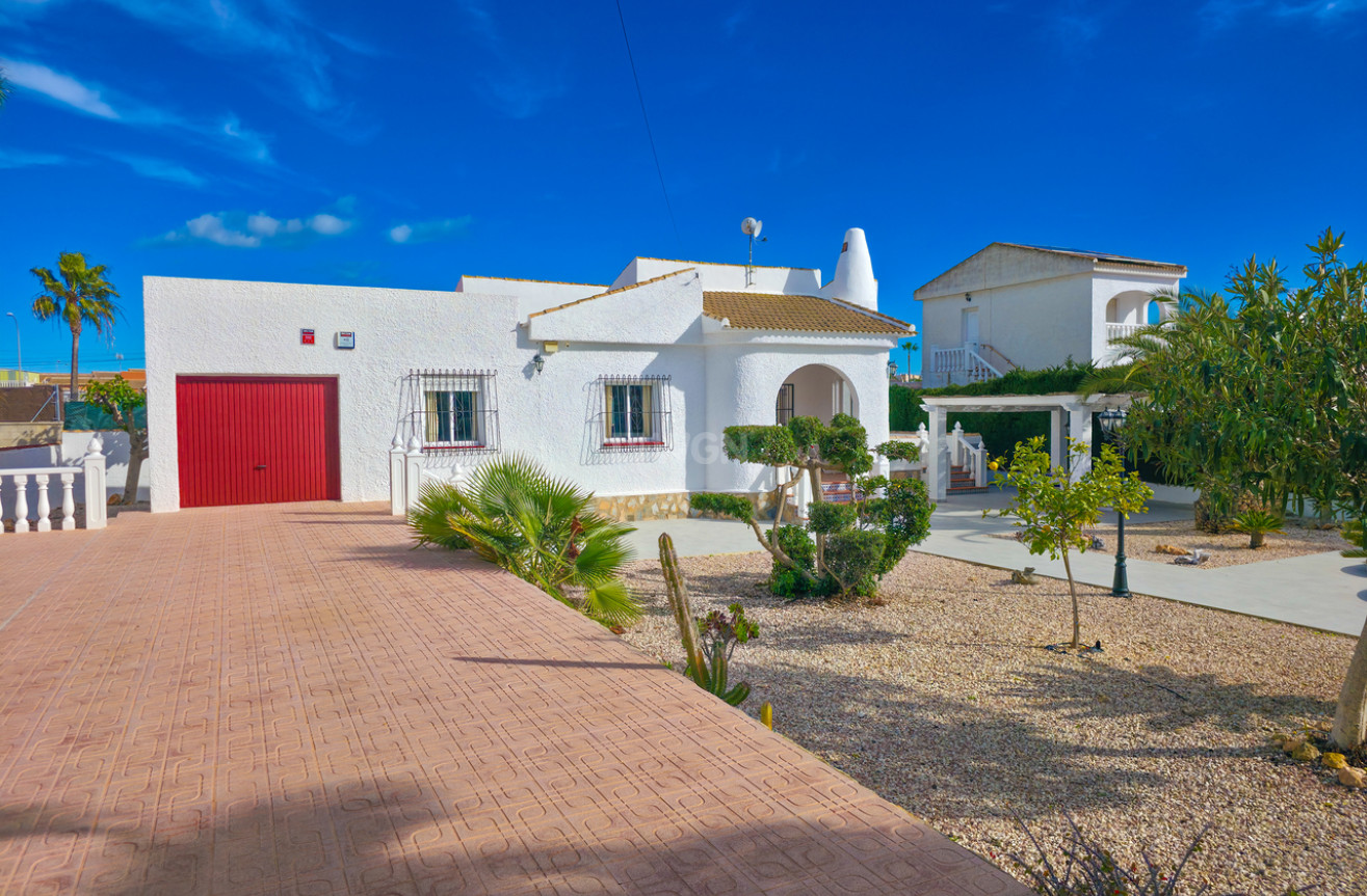 Resale - Villa - Torrevieja - Costa Blanca