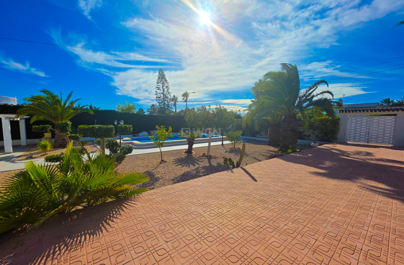 Resale - Villa - Torrevieja - Costa Blanca