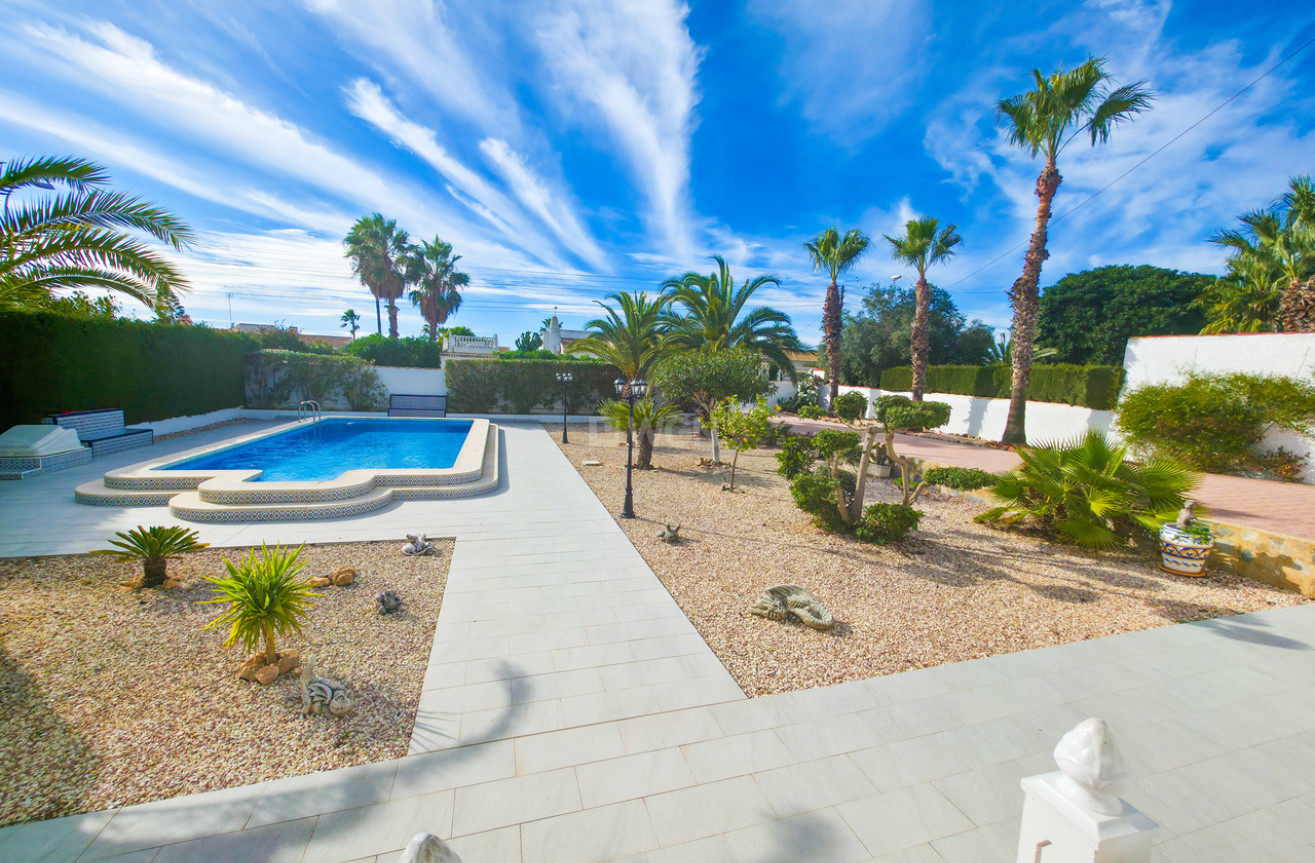 Resale - Villa - Torrevieja - Costa Blanca