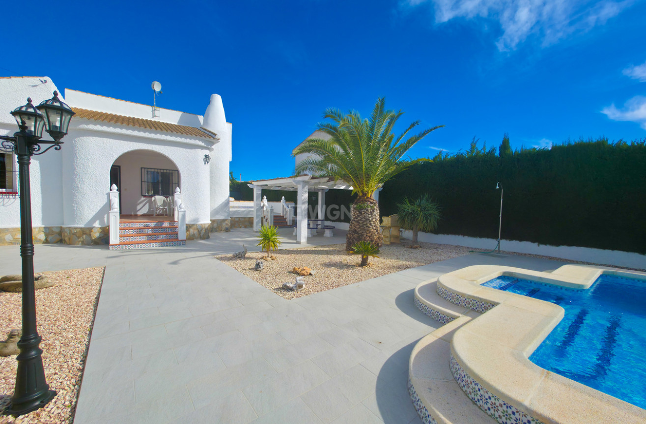 Resale - Villa - Torrevieja - Costa Blanca