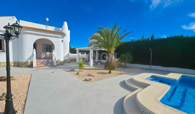 Resale - Villa - Torrevieja - Costa Blanca