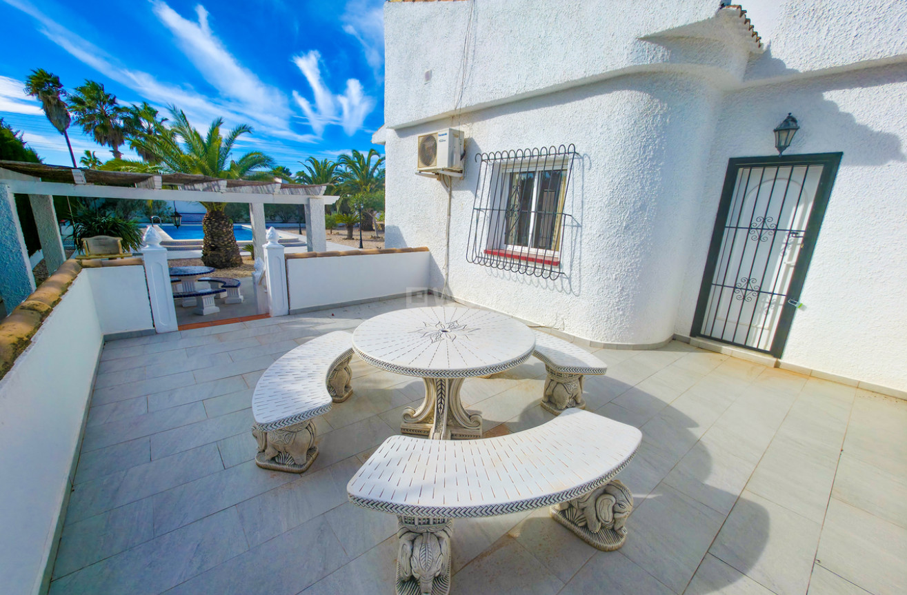 Resale - Villa - Torrevieja - Costa Blanca