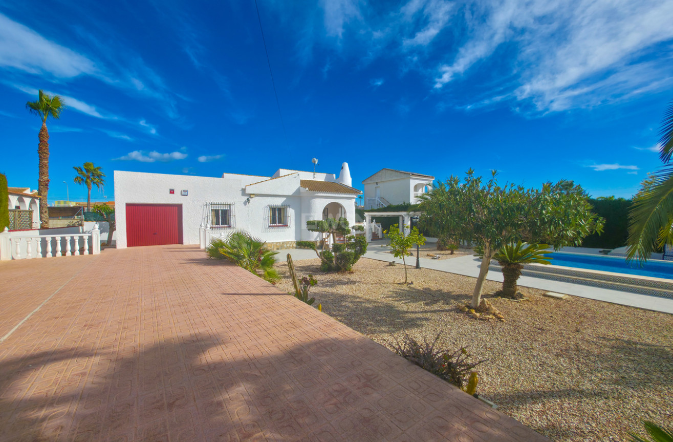 Resale - Villa - Torrevieja - Costa Blanca