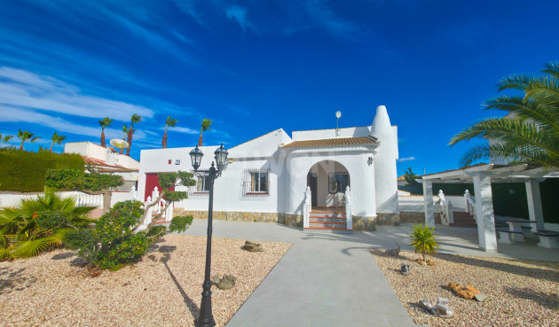 Resale - Villa - Torrevieja - Costa Blanca