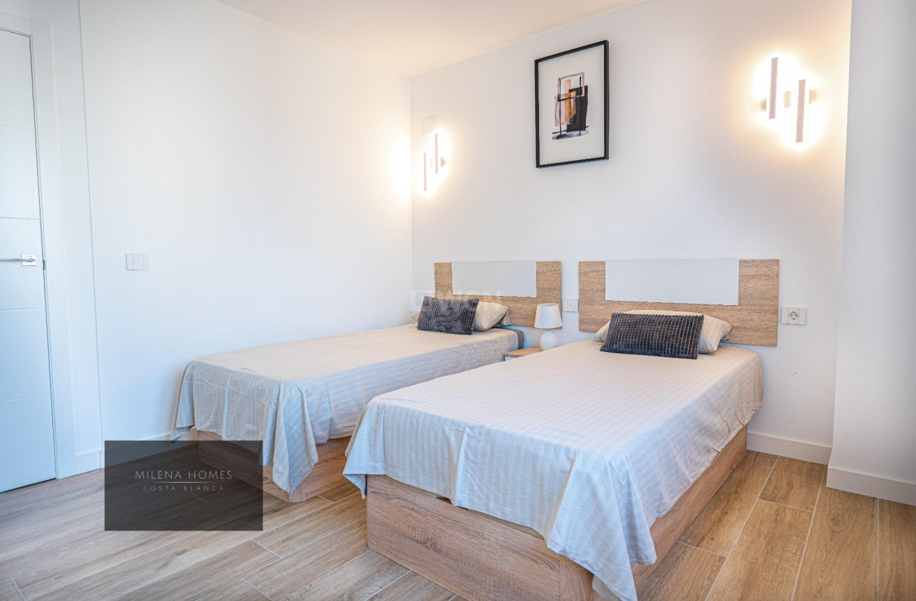 Resale - Apartment / flat - Torrevieja - Punta Prima