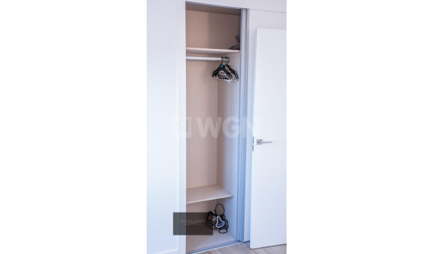 Resale - Apartment / flat - Torrevieja - Punta Prima