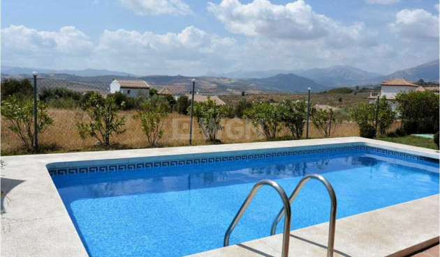Odsprzedaż - Villa - Vinuela - Inland