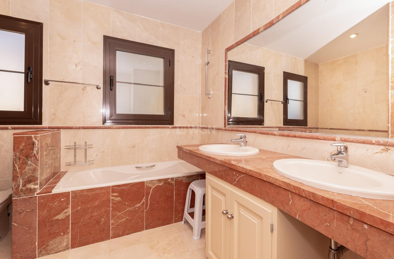 Wiederverkauf - Wohnung - Estepona - Atalaya-isdabe