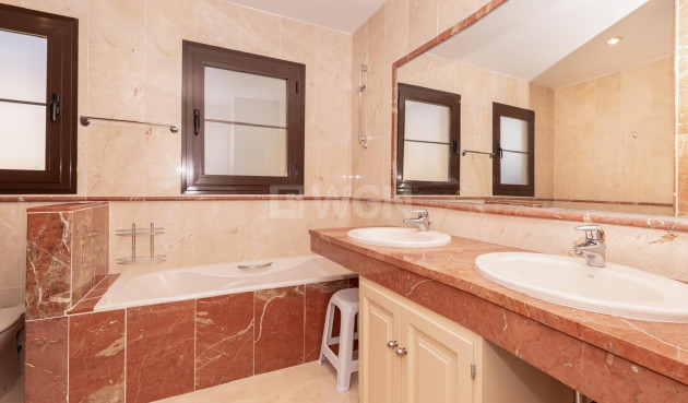 Wiederverkauf - Wohnung - Estepona - Atalaya-isdabe