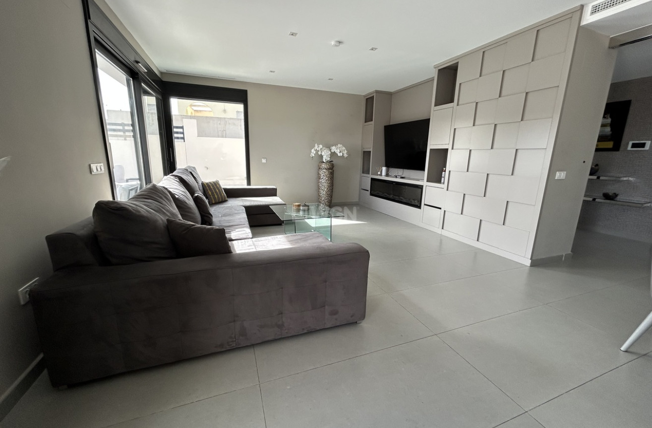 Odsprzedaż - Villa - Los Balcones - Costa Blanca