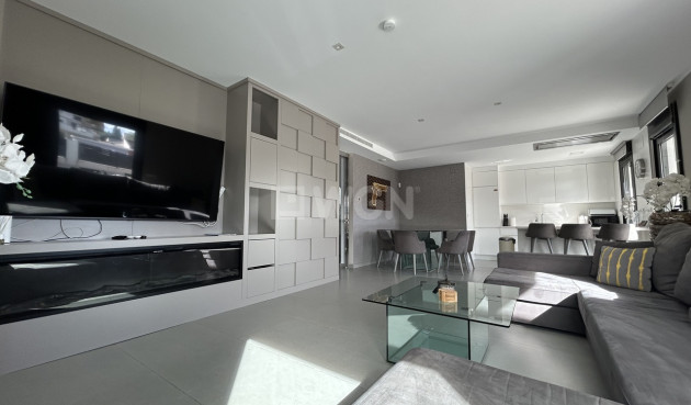 Odsprzedaż - Villa - Los Balcones - Costa Blanca