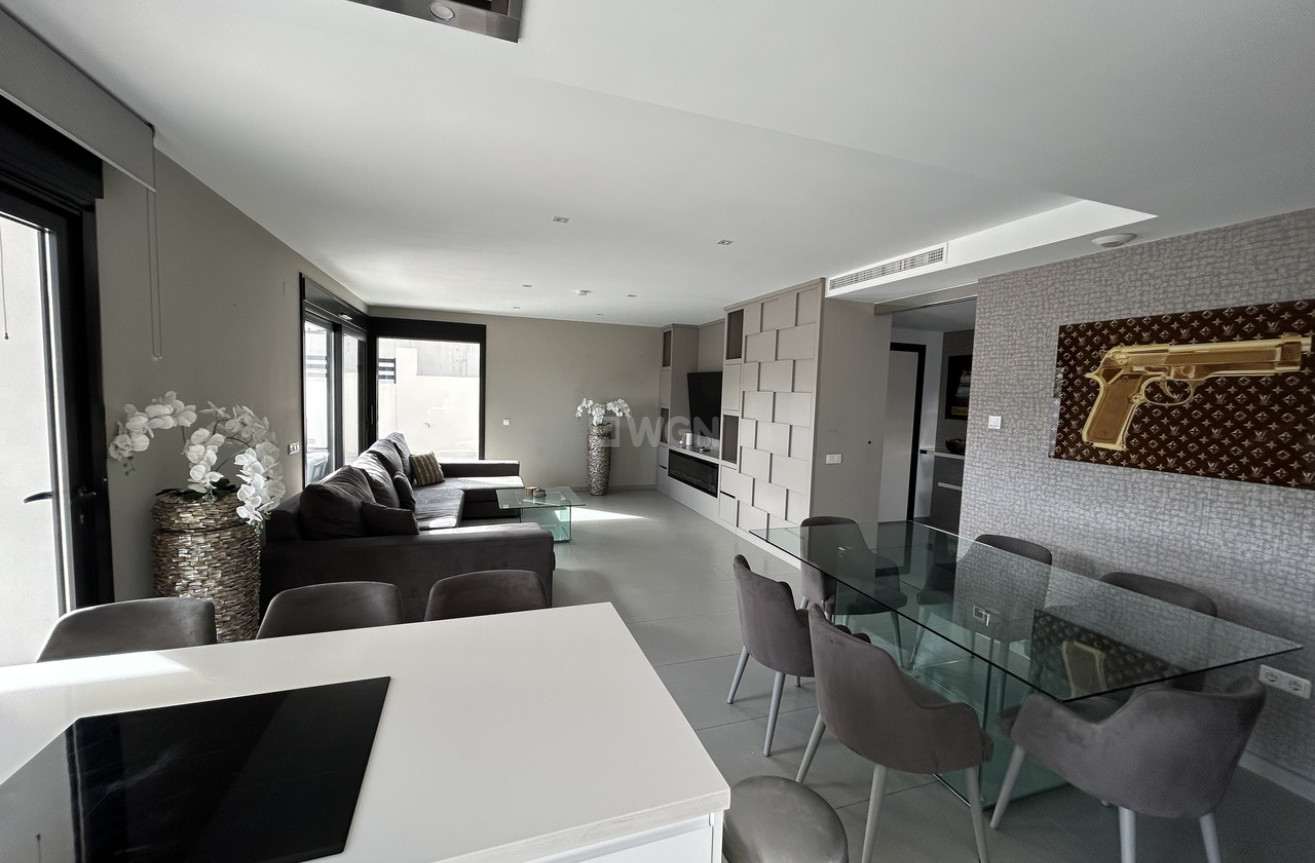 Odsprzedaż - Villa - Los Balcones - Costa Blanca