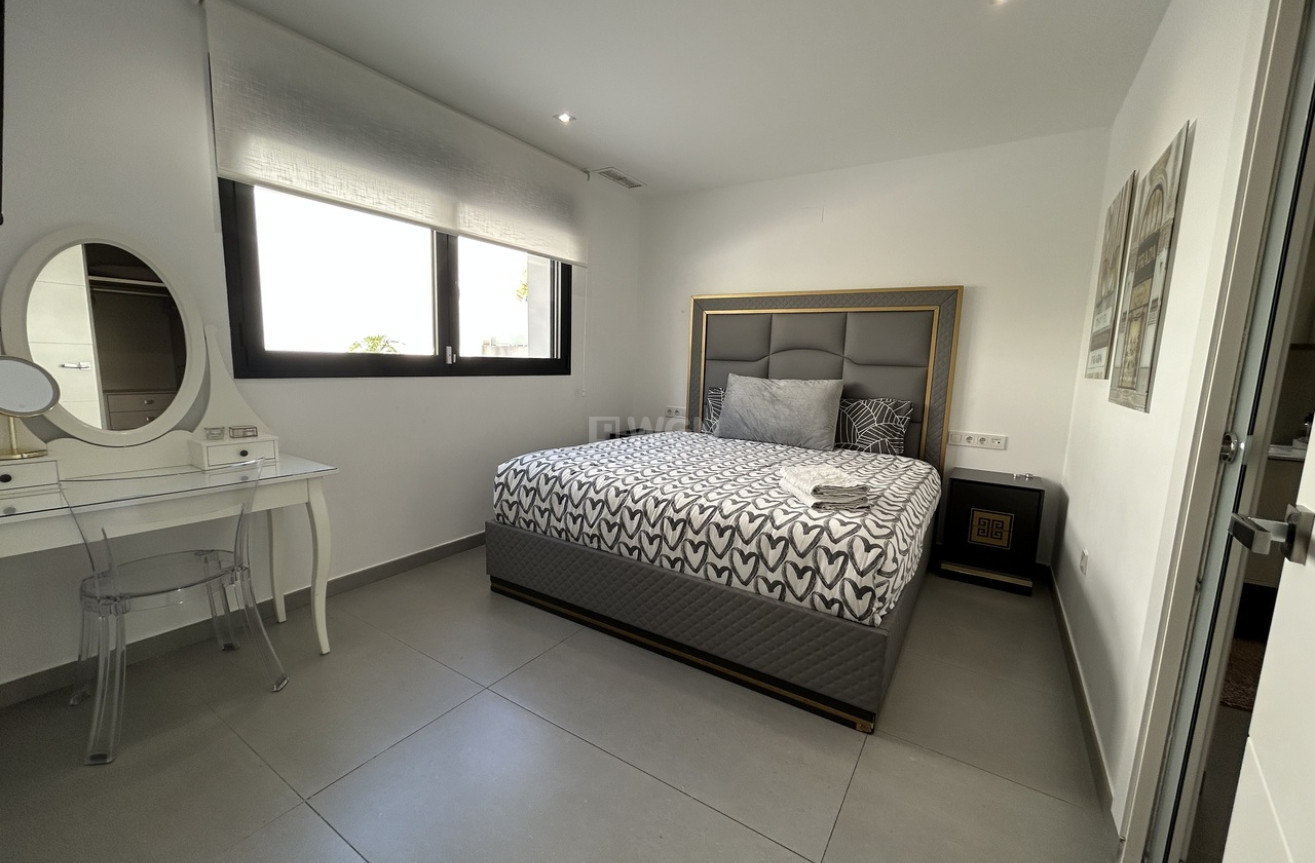 Odsprzedaż - Villa - Los Balcones - Costa Blanca