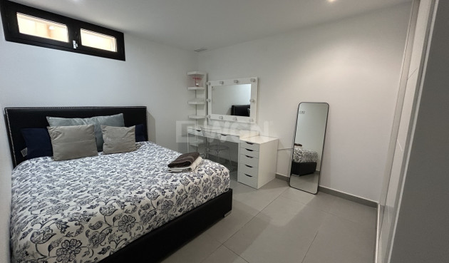 Odsprzedaż - Villa - Los Balcones - Costa Blanca