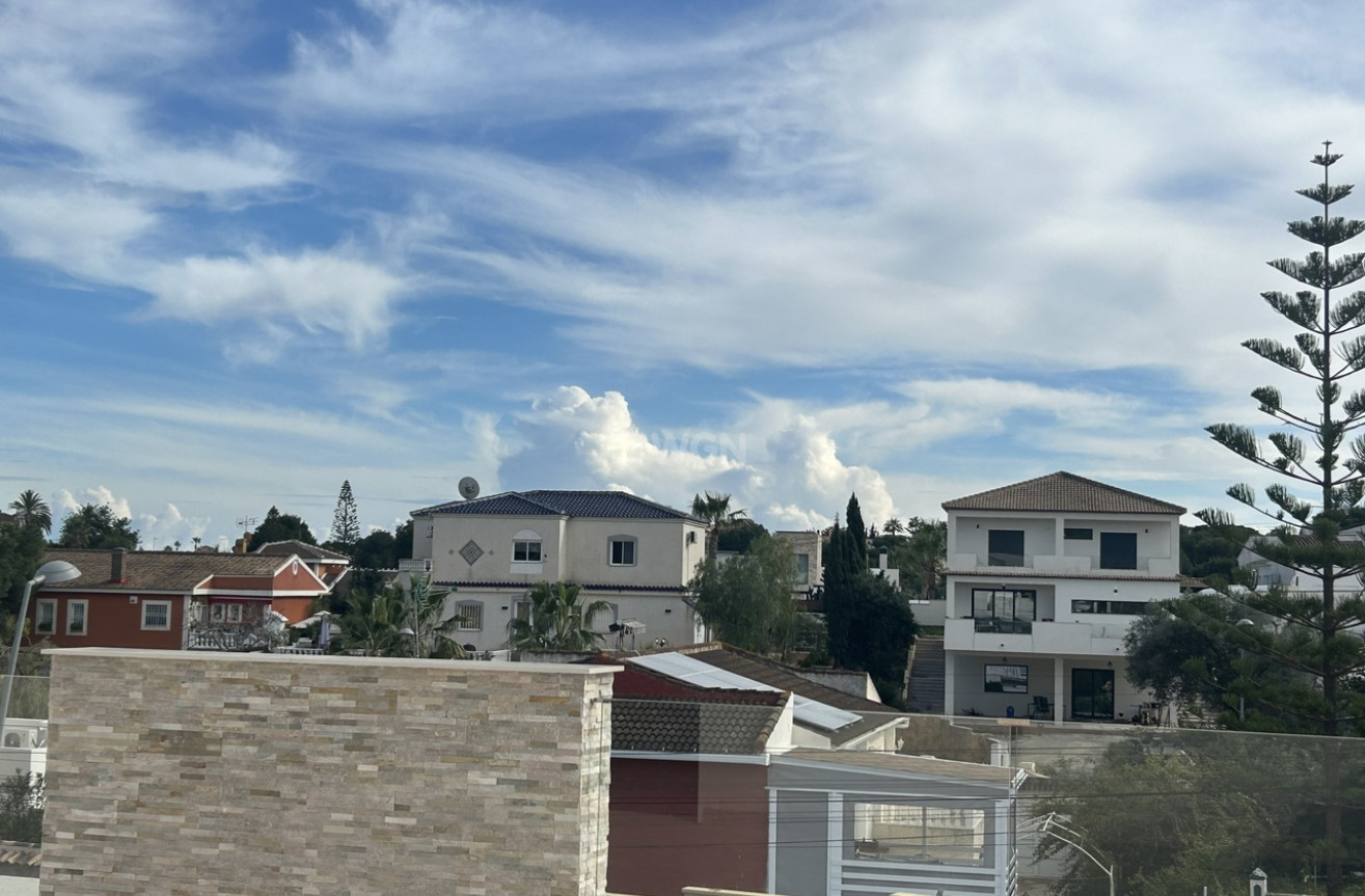 Odsprzedaż - Villa - Los Balcones - Costa Blanca