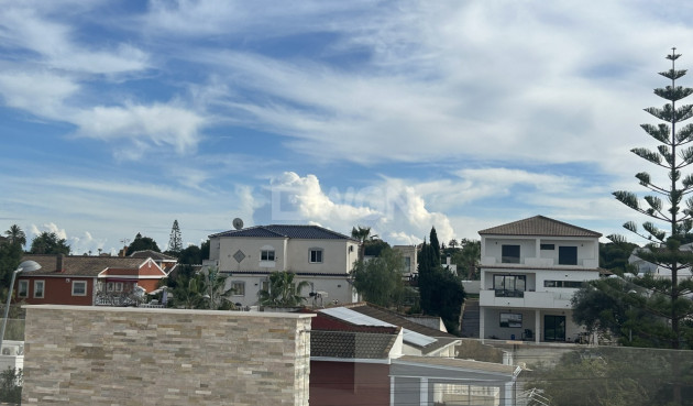 Odsprzedaż - Villa - Los Balcones - Costa Blanca