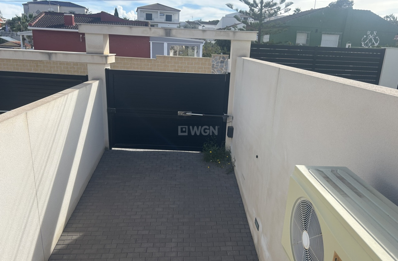 Odsprzedaż - Villa - Los Balcones - Costa Blanca