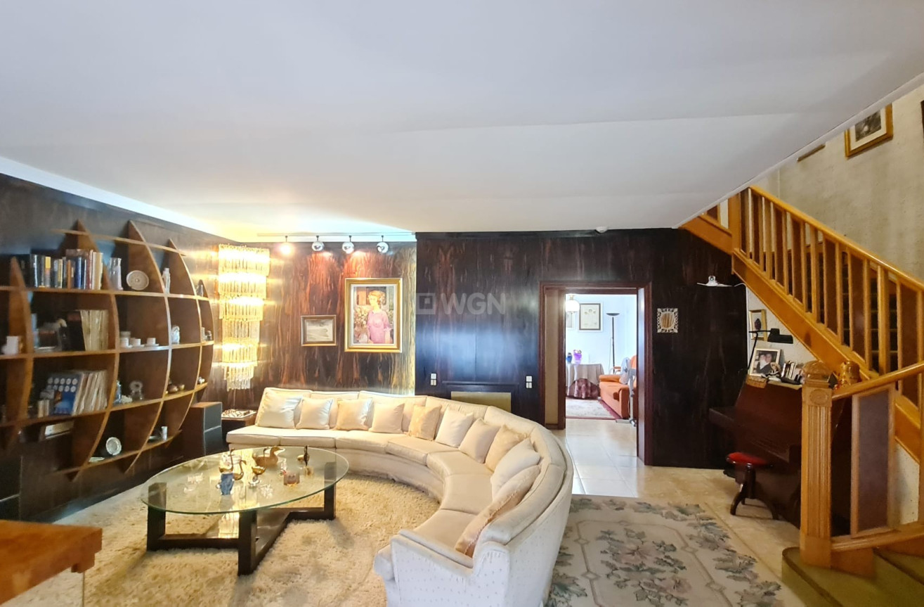 Odsprzedaż - Kamienica - Elda - Inland