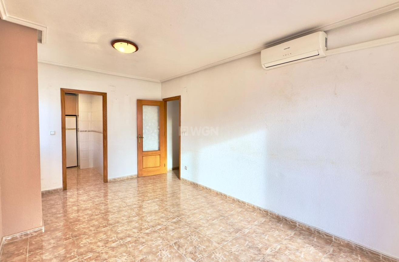 Odsprzedaż - Mieszkanie w bloku - Torrevieja - Playa del Cura