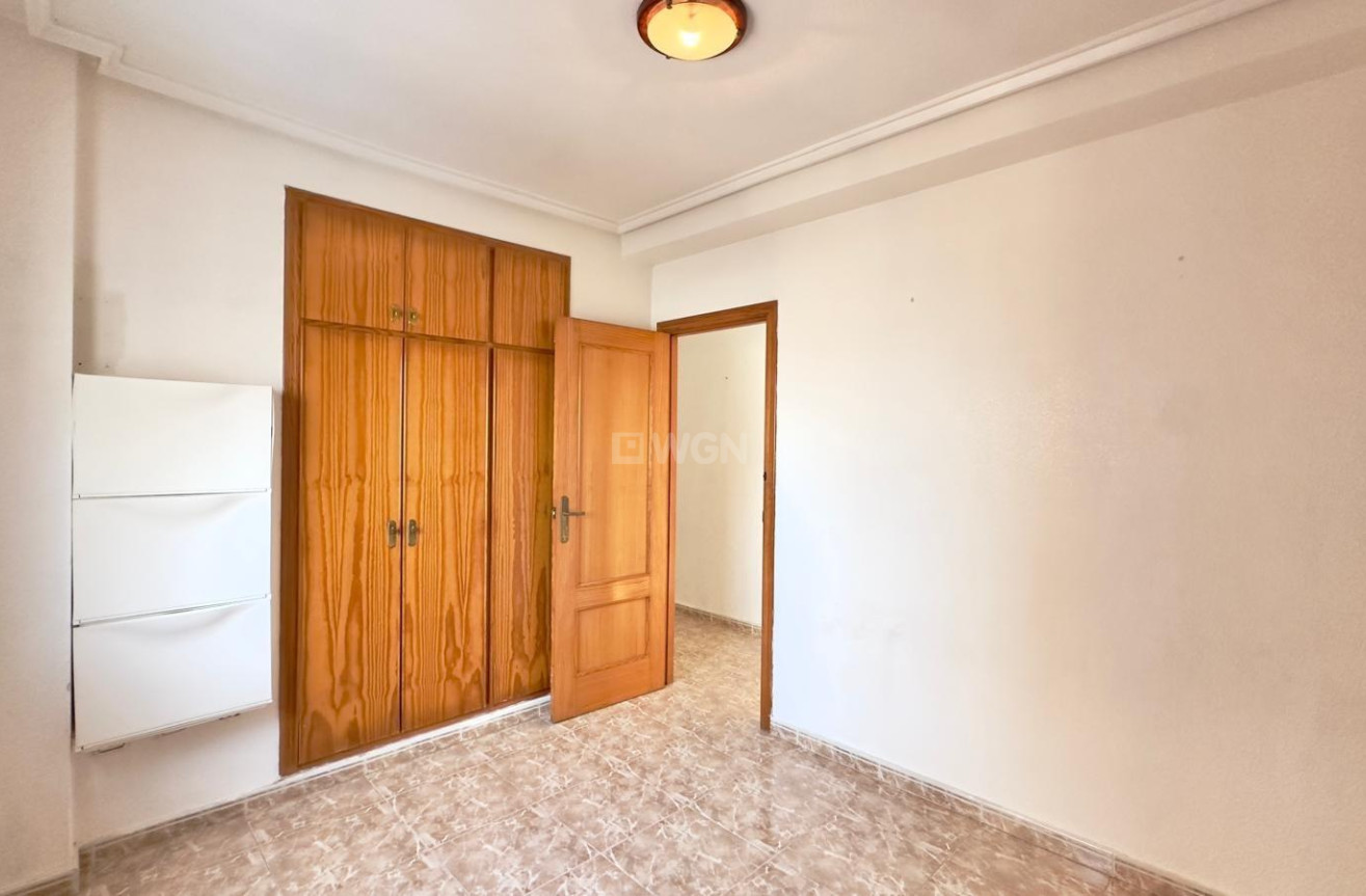 Odsprzedaż - Mieszkanie w bloku - Torrevieja - Playa del Cura