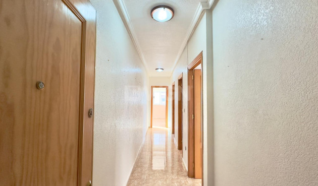 Odsprzedaż - Mieszkanie w bloku - Torrevieja - Playa del Cura