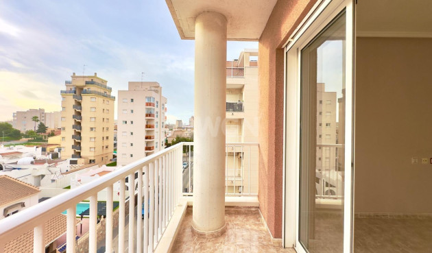 Odsprzedaż - Mieszkanie w bloku - Torrevieja - Playa del Cura