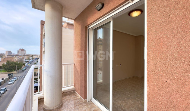 Odsprzedaż - Mieszkanie w bloku - Torrevieja - Playa del Cura