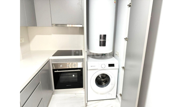 Odsprzedaż - Mieszkanie w bloku - Torrevieja - PARQUE DE LAS NACIONES