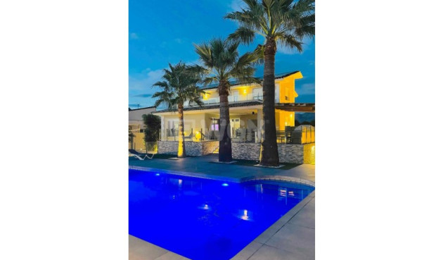 Odsprzedaż - Villa - Alfas del Pí - Costa Blanca